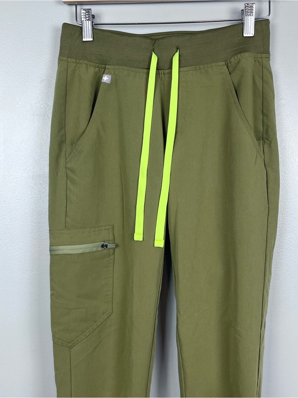 Figs Women's Zamora Jogger Scrub Pants in Olive W18SW2005 Size XXS; Uniform, ER - Picture 2 of 15